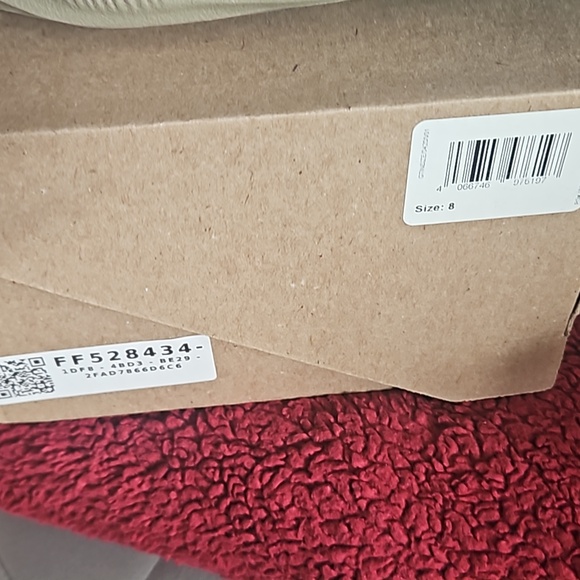 Yezzy Foam Runners Stone Salt Men's Sz 8 BNIB - Picture 5 of 7